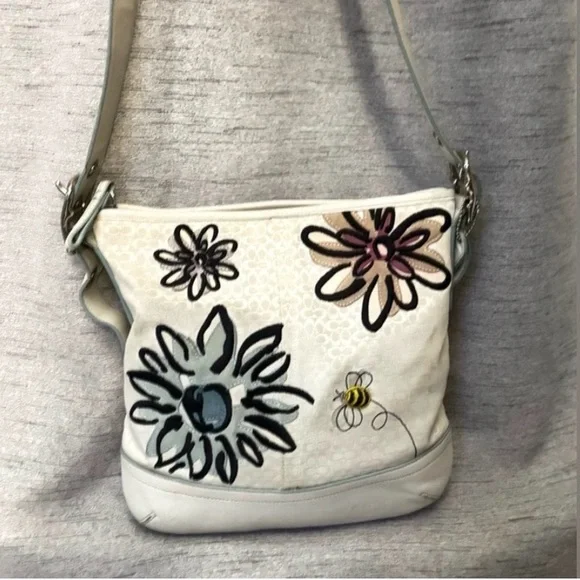 Coach '07 Y2K Suede Flowers & Embroidered Bee White Mini C Jacquard Shoulder Bag - Picture 4 of 14